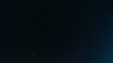 657047