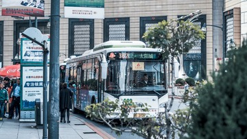 739484