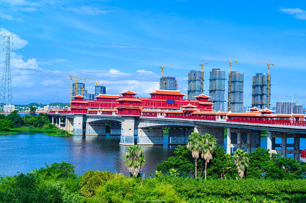 金峰大桥是一座在建大桥,位于漳州市境内,大桥跨径47米,主线桥梁全长