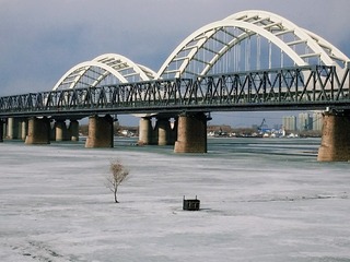 637112