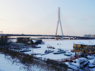 910332