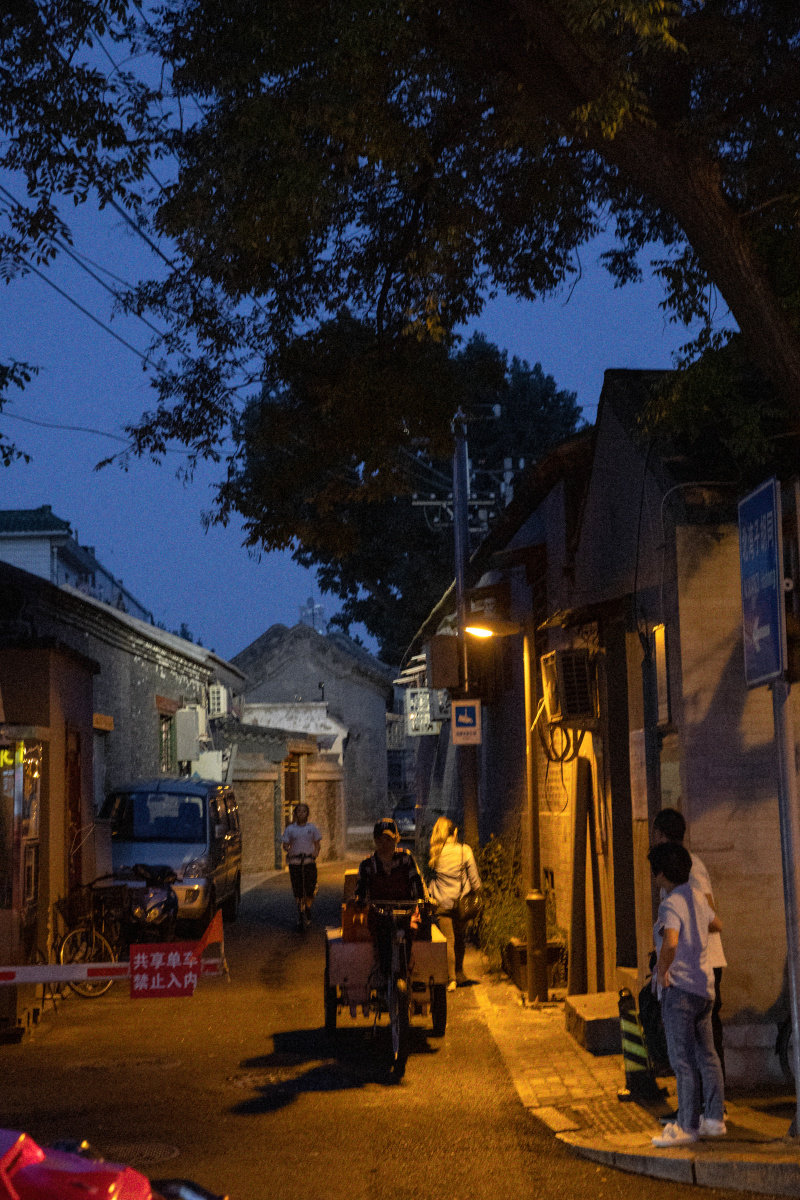 初秋的北京胡同,有孤独,有热闹,有生活.