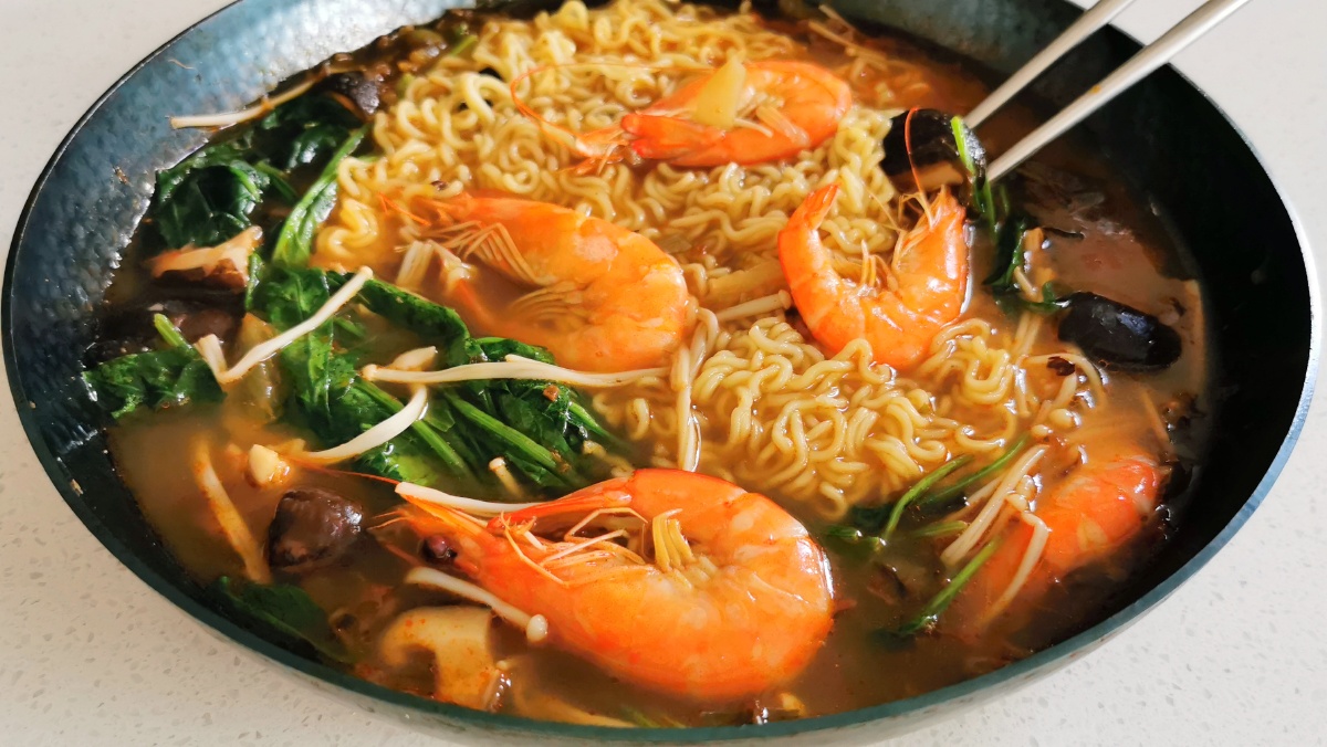 鲜虾菠菜香菇泡面