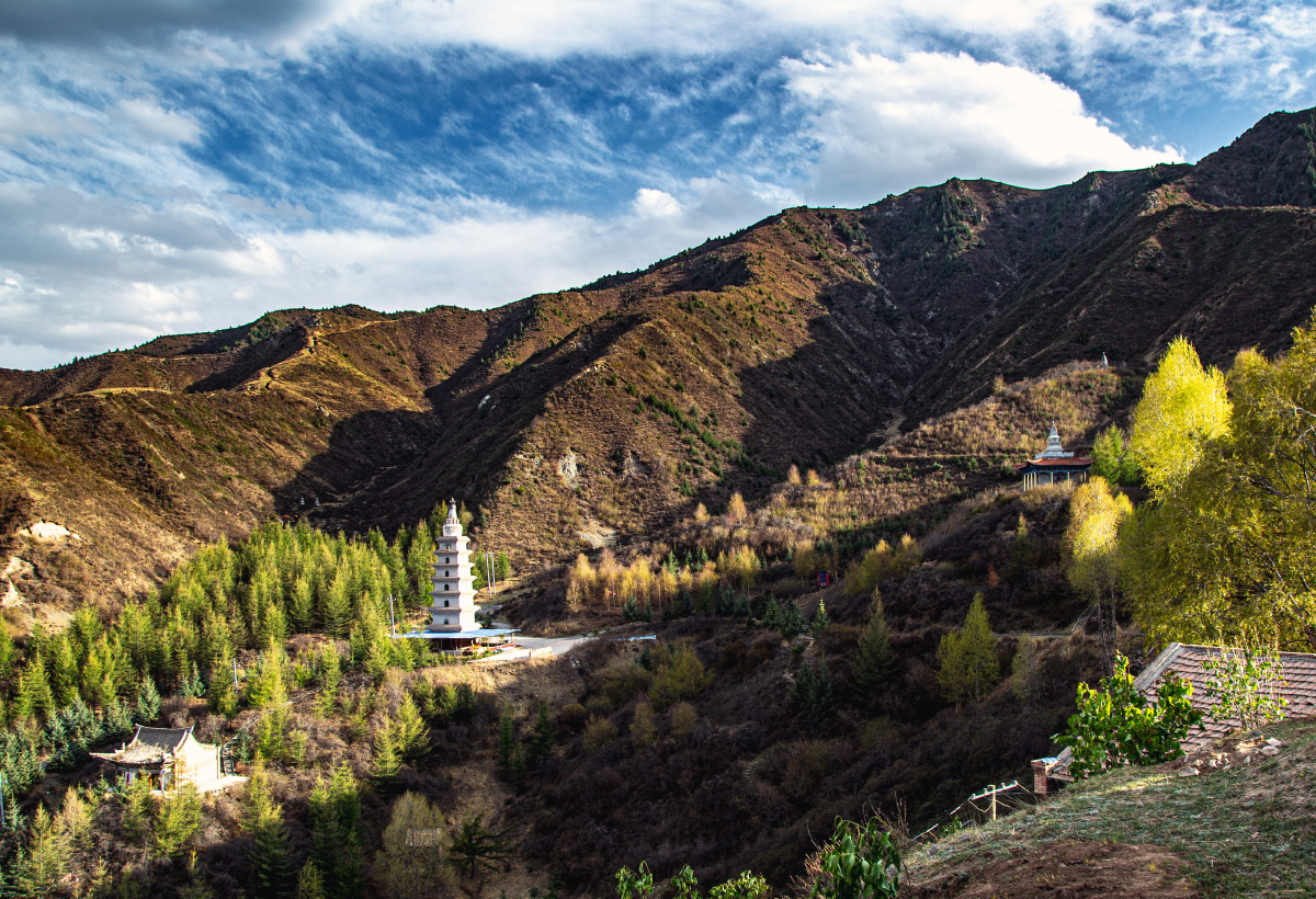 甘肃民乐青龙寺 青龙寺地处祁连山北麓的民乐县丰乐镇易家湾村.
