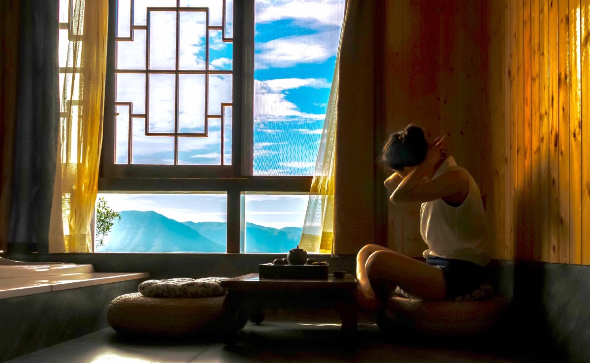 一个整理头发的动作,已经足够迷人 - 竹林曦风 - 图虫