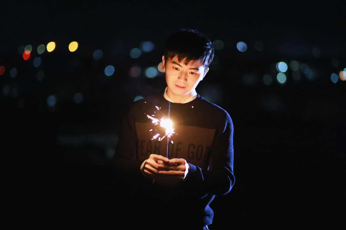 男生写真夜景仙女棒