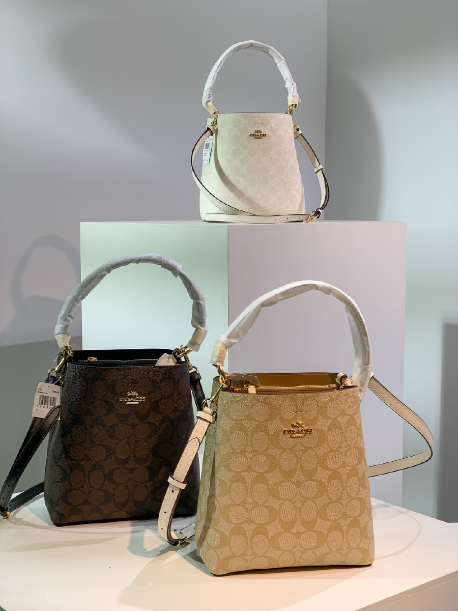 coach蔻驰老花水桶包好看又实用水桶包永不过时而pvc也是耐用好打理