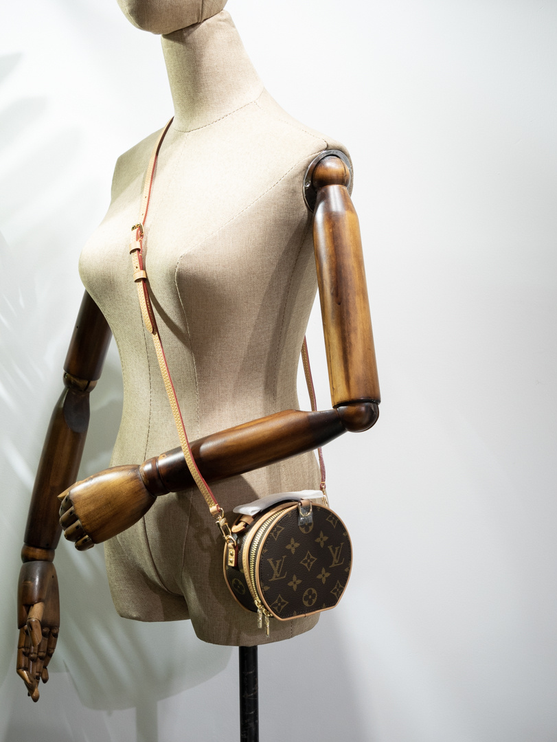 lv路易威登老花迷你boitechapeaum44699小小的一个圆形包包真的好看