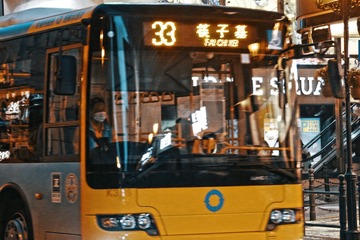 613990