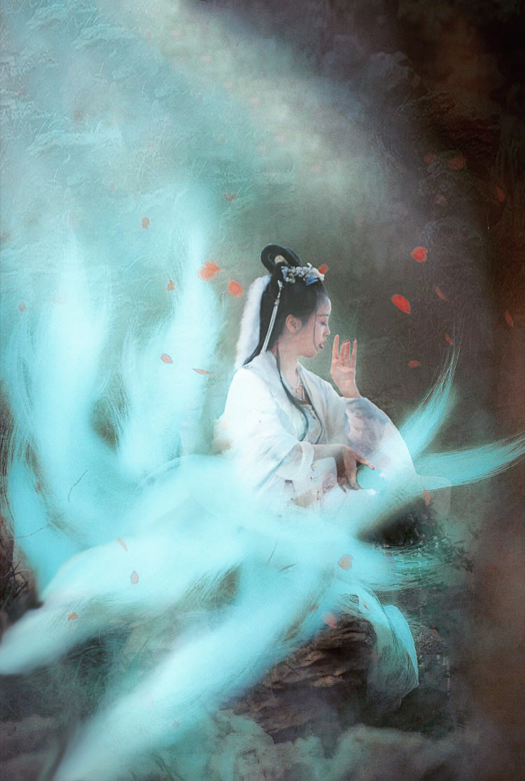 九尾狐山海经云青丘之山有兽焉其状如狐而九尾其音如婴儿能食人食者不