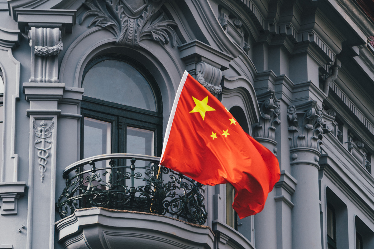 哈尔滨五星红旗迎风飘扬