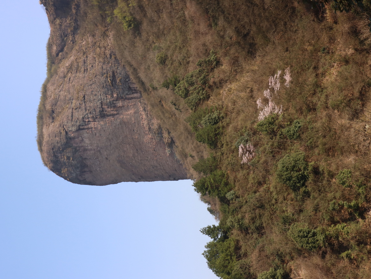 登广丰下雨石山