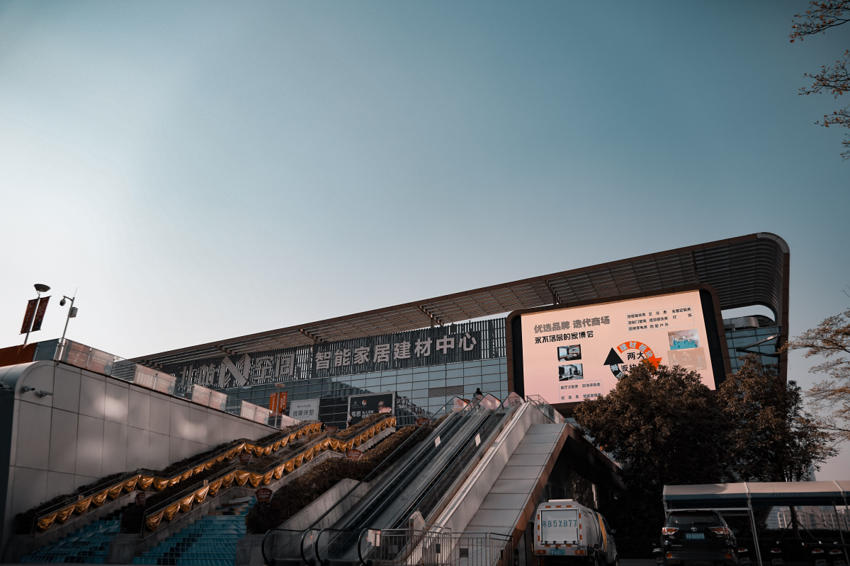 我们都在用力的活着