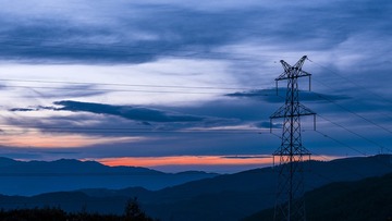 976267