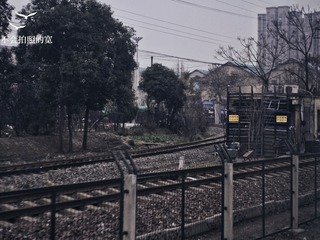 672736