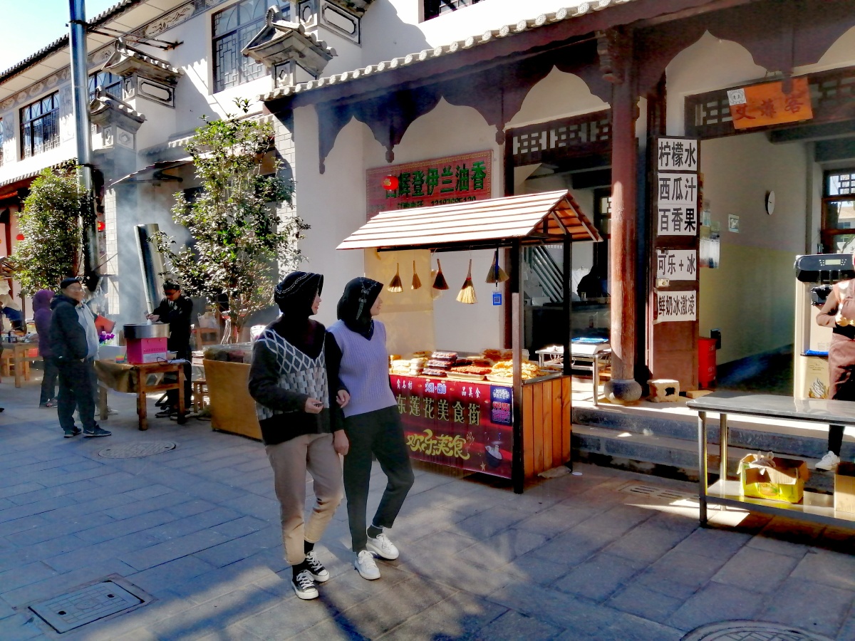 大理东莲花美食街