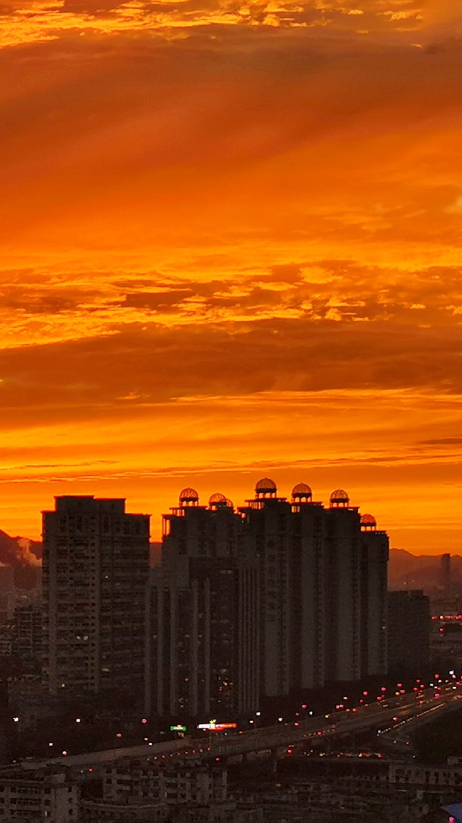 西边的太阳落下山