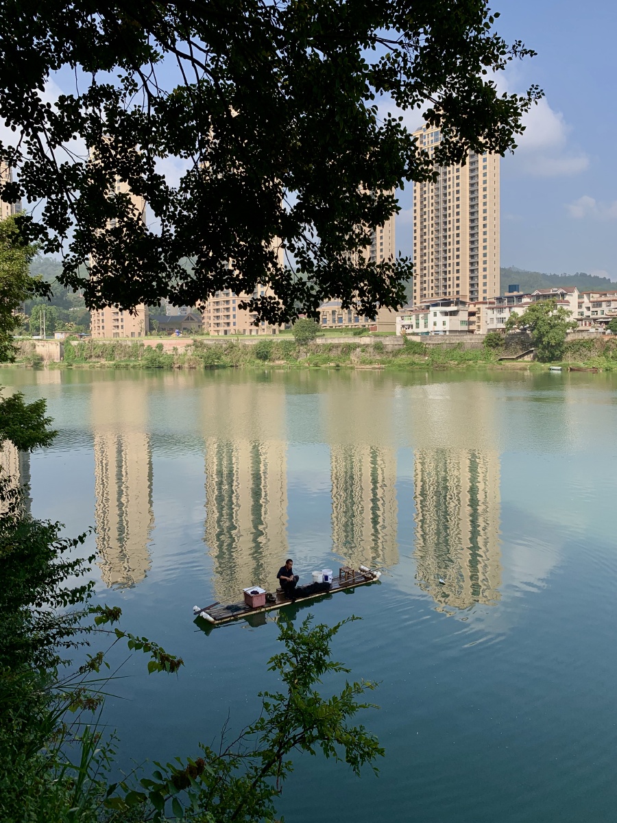 福建永安沙溪畔景色
