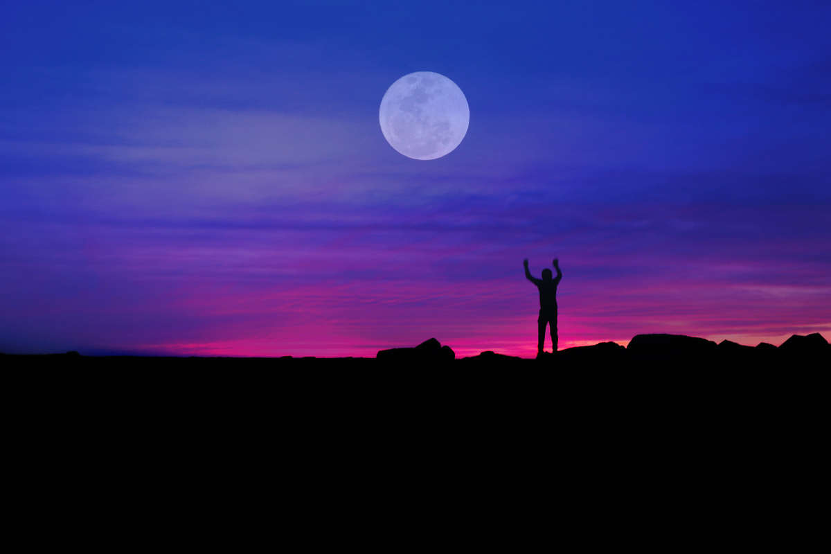 在海边拍摄的侄子给我做的模特加入超级月亮晚霞也变得很美