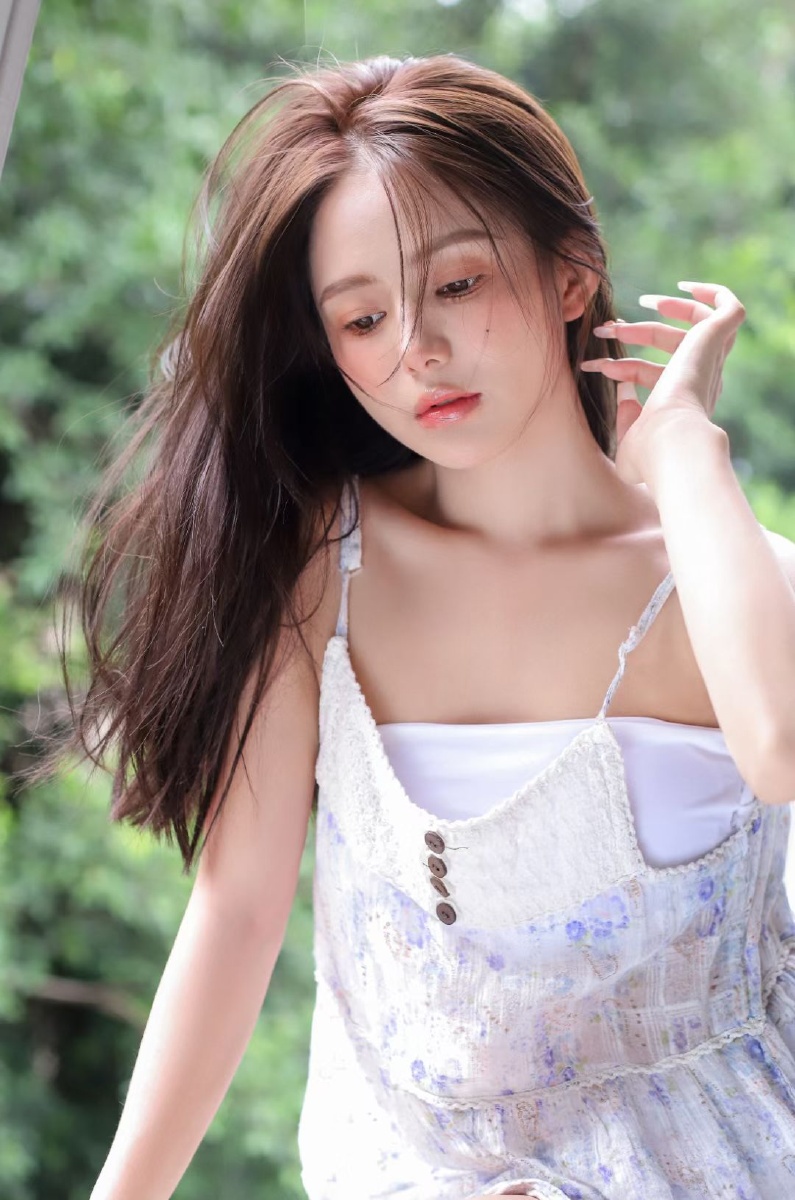 美女竖屏无水印少女撩人的眼神女生写真图片清纯女人的图片女人叫你爱