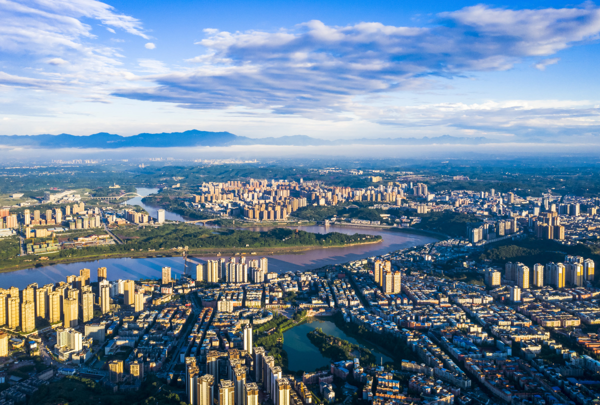 2021年7月20日四川省广安市地处渠江之畔的城北老城区在蓝天白云的