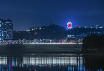 1751618