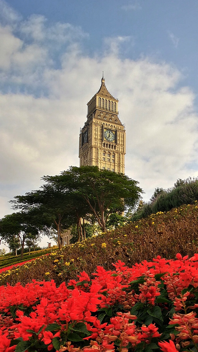 华为mate9拍摄云南开远市凤凰山钟楼