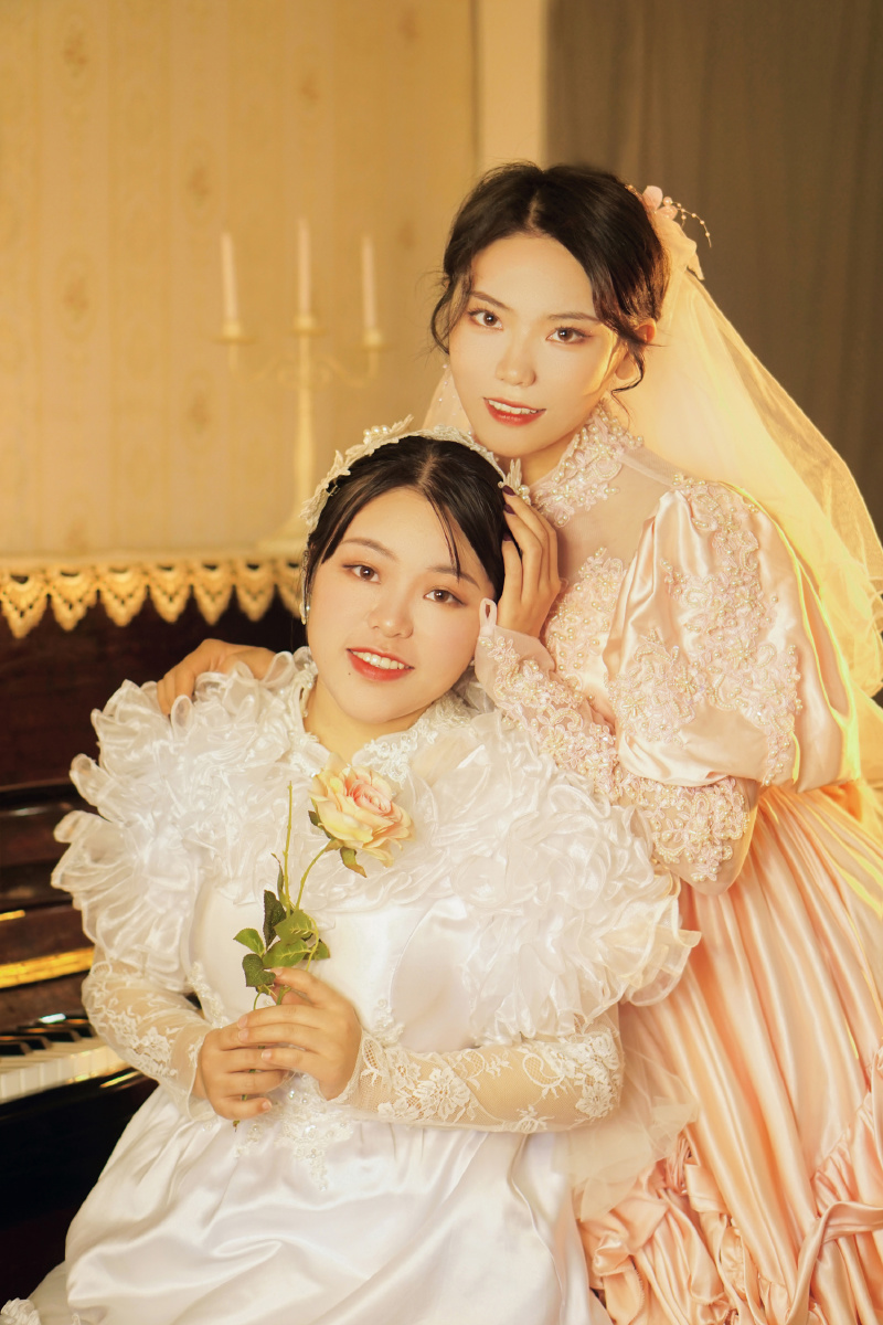 闺蜜写真复古婚纱