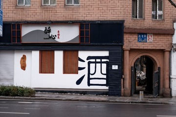 102911