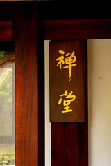 1000725437