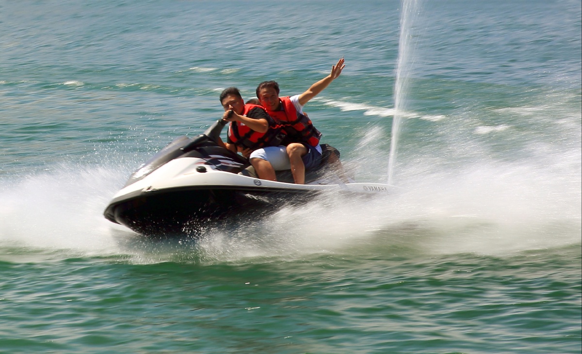 摩托艇冲浪