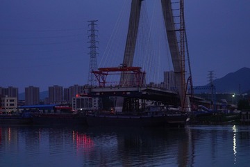 2835702