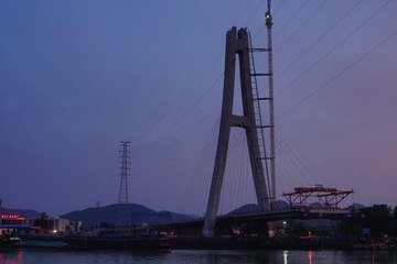 2835704