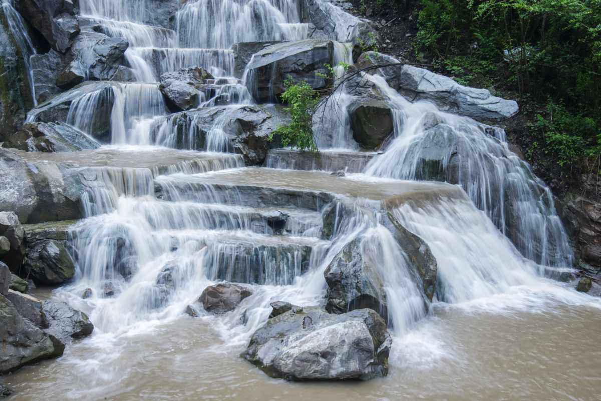 什邡蓥华山峡谷瀑布群