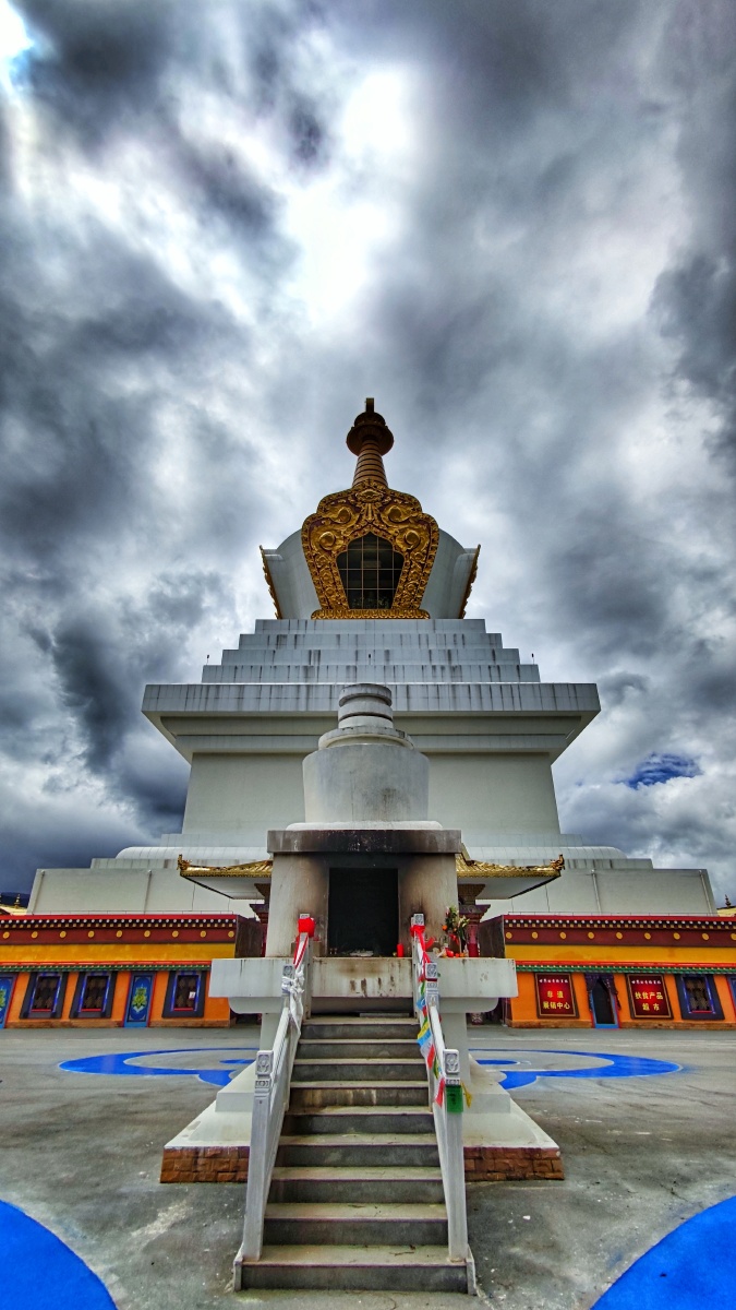 香格里拉和蔼塔中塔