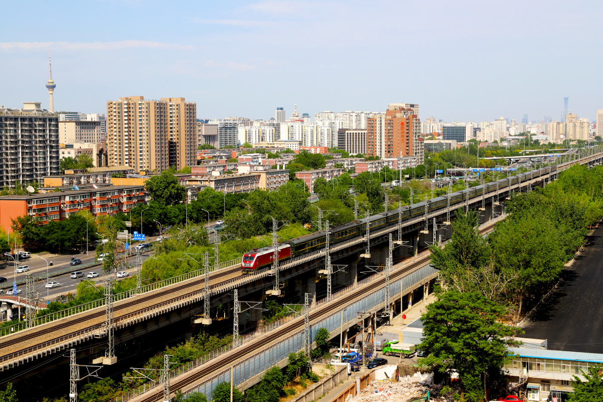 t9次列车北京西重庆北驶过西长线