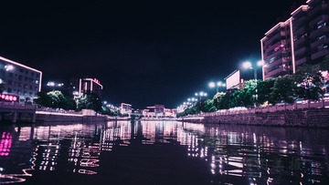 1558792