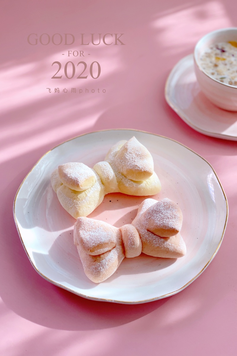 吃早餐是一种态度#今日早餐:蝴蝶结面包,鲍鱼捞饭,番茄金针菇肥盘汤