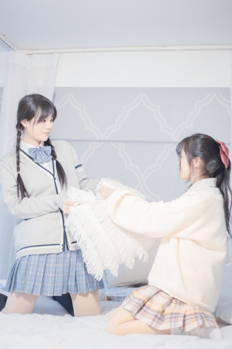 jk小清新闺蜜百合照前面一部分是闺蜜照,后面一部分百合照,调色偏向