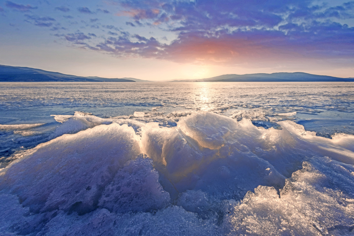 冰湖日出
