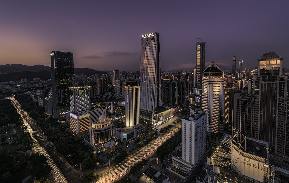 夜幕下的华强北