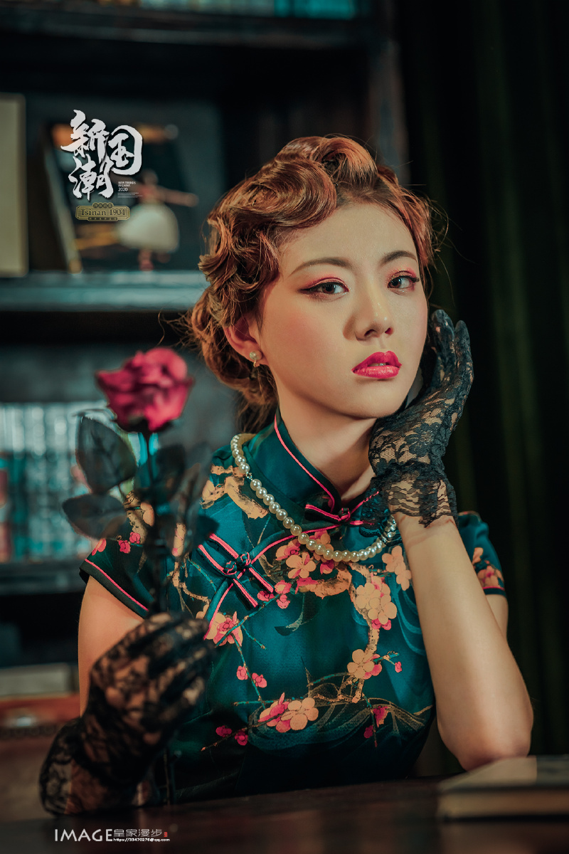 国潮经典旗袍秀皇家漫步作品