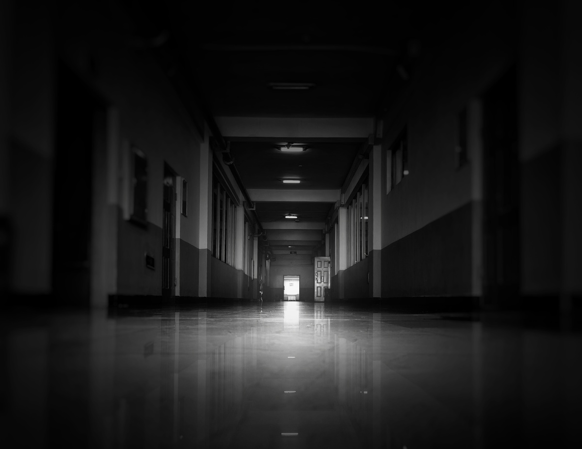 摄影爱好者微缩摄影研究所隧道黑暗光黑白走廊黑白混合的还没有人打赏