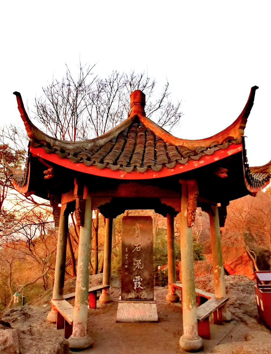 杭州保俶山上的宝石流霞亭