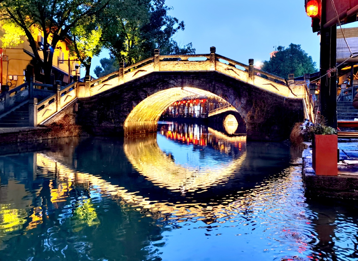 安昌古镇桥中桥夜景