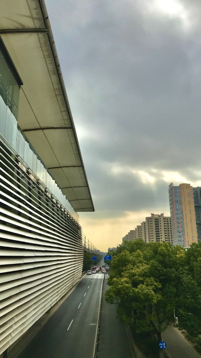 手机拍拍五洲大道地铁站