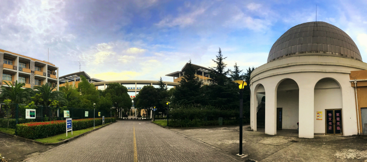 手机拍摄崇明中学一隅