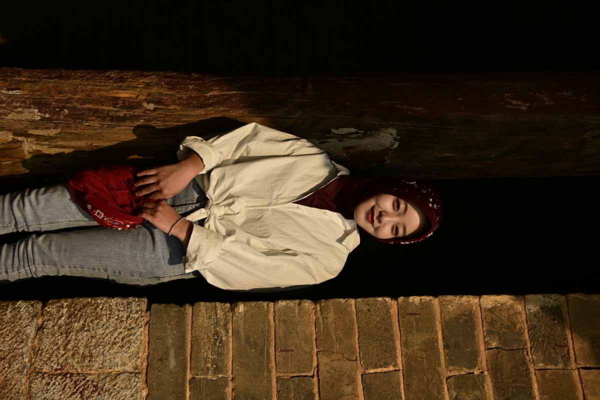 建水十七孔桥偶遇回族美女