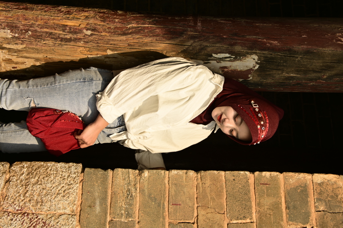 建水十七孔桥偶遇回族美女