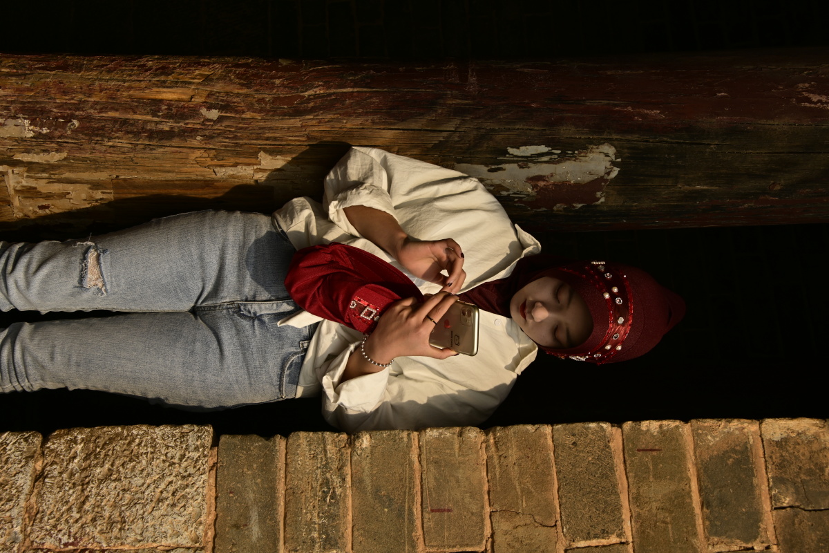 建水十七孔桥偶遇回族美女